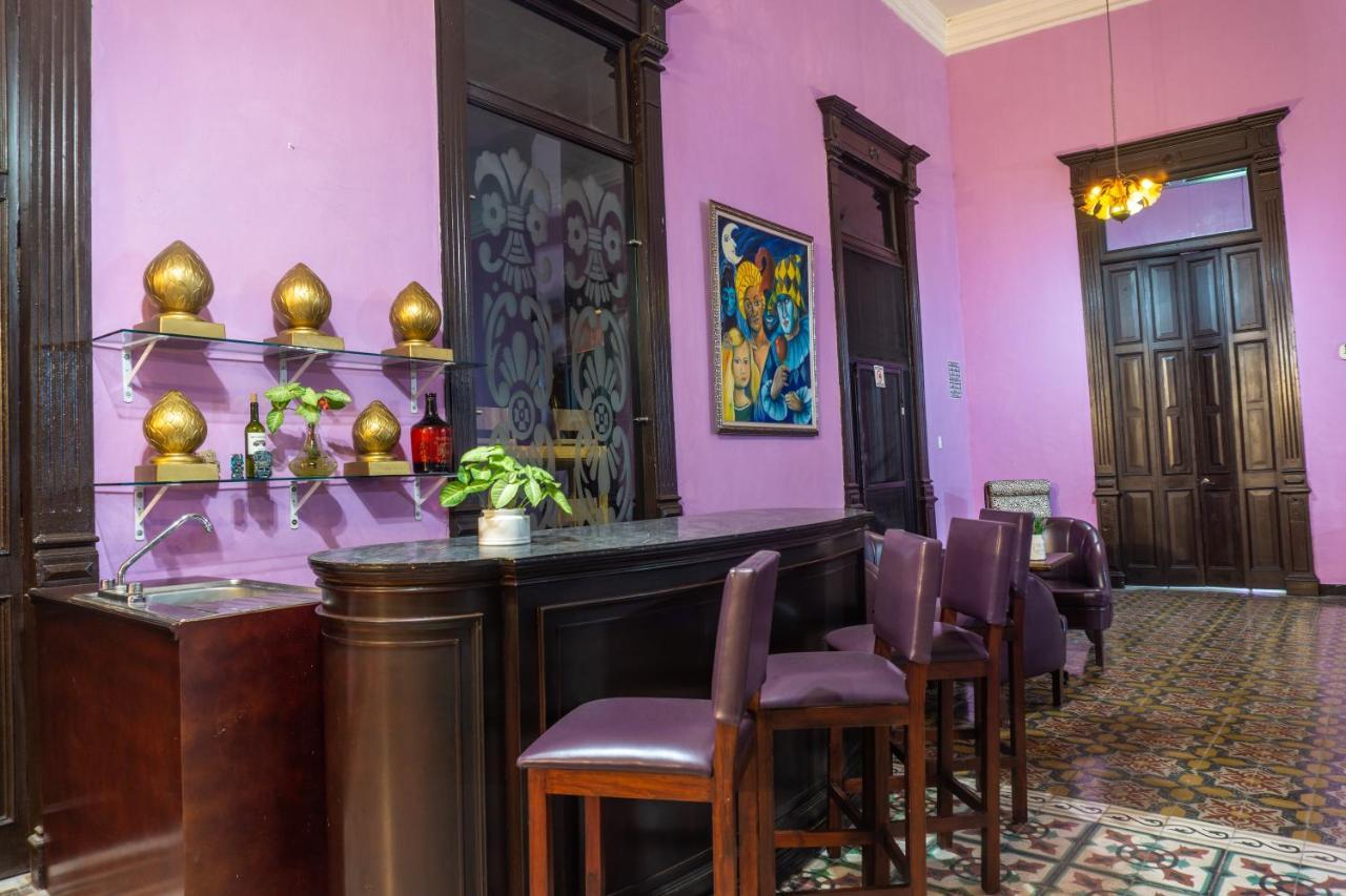 Hotel Lavanda CAS Mérida Buitenkant foto The bar at the Purple Room
