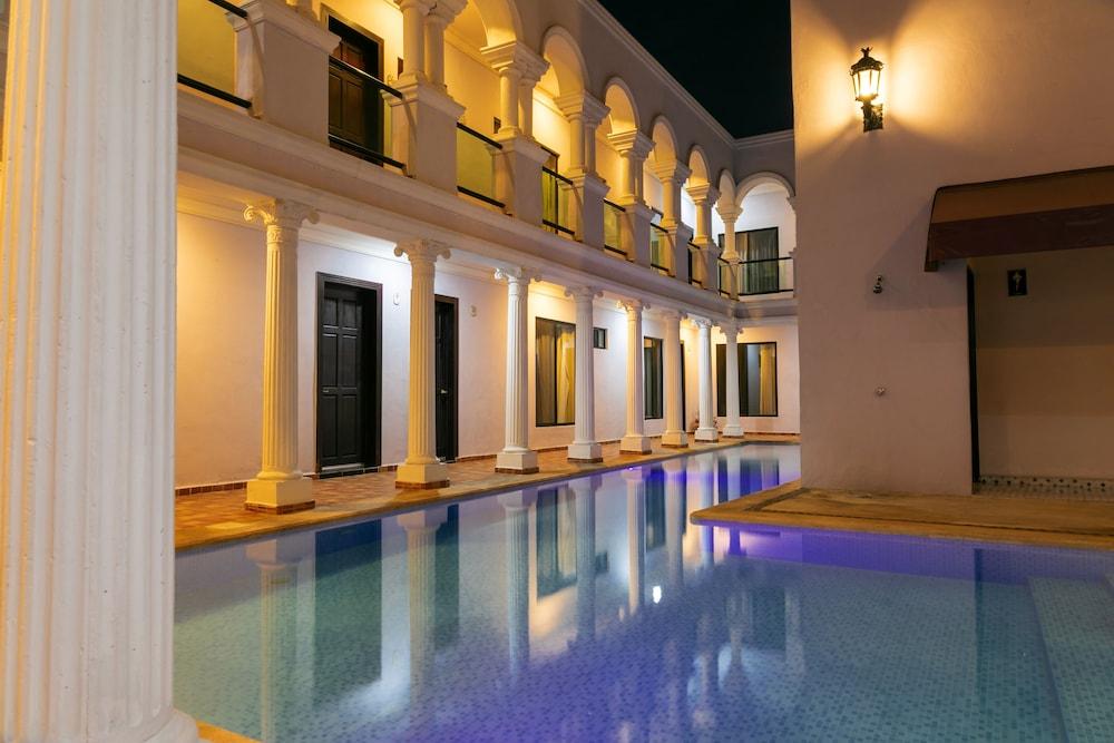 Hotel Lavanda CAS Mérida Buitenkant foto The swimming pool at the hotel