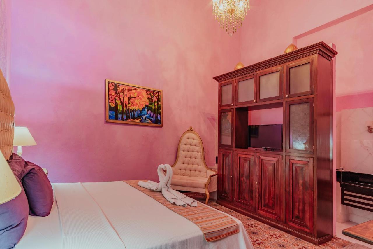 Hotel Lavanda CAS Mérida Buitenkant foto A room at the hotel
