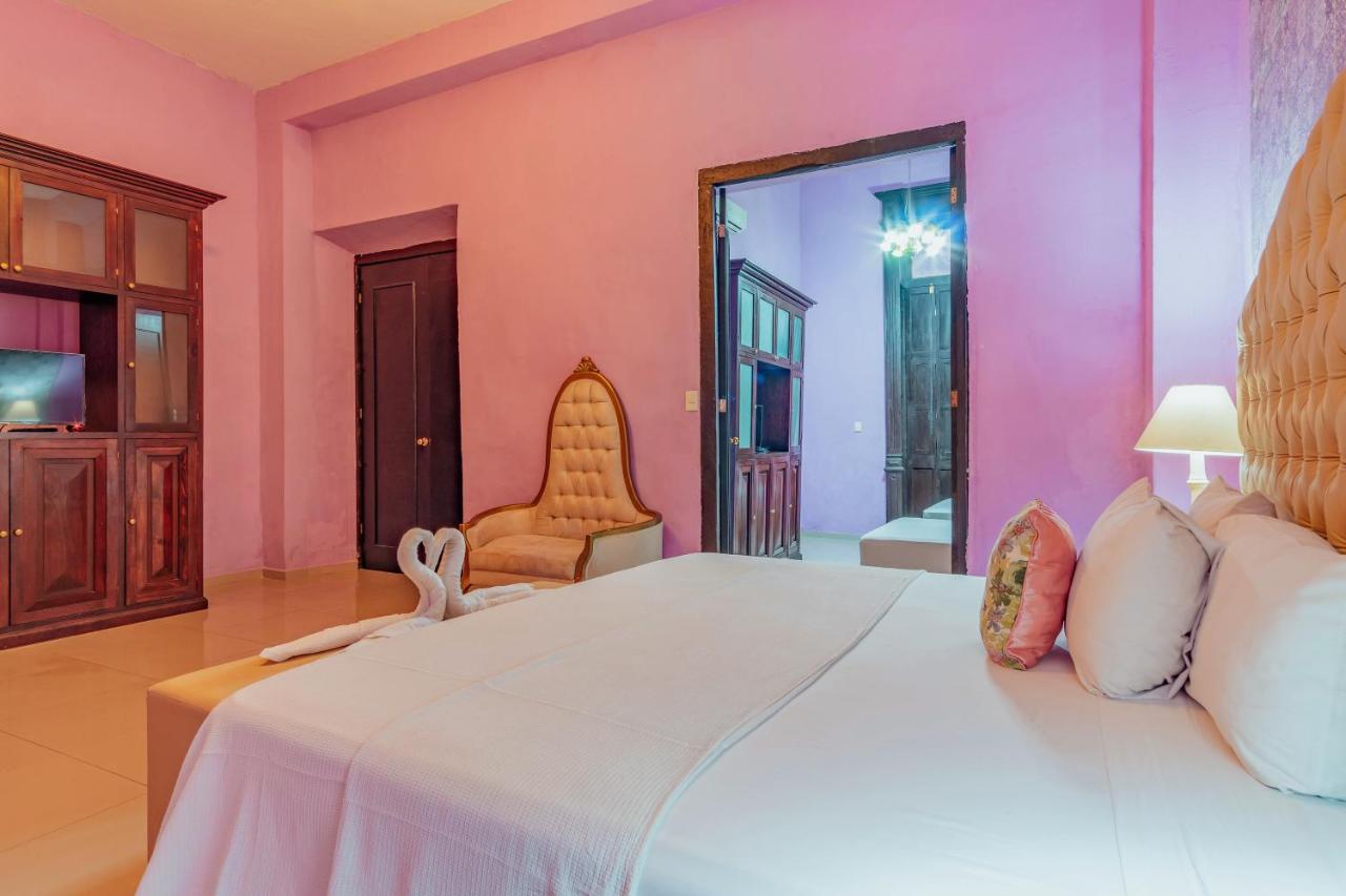 Hotel Lavanda CAS Mérida Buitenkant foto A bedroom at the hotel