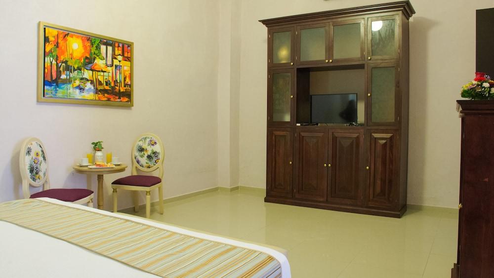 Hotel Lavanda CAS Mérida Buitenkant foto A room at the hotel