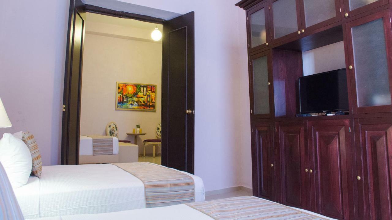 Hotel Lavanda CAS Mérida Buitenkant foto A room at the hotel